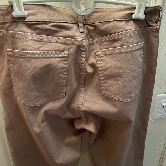 Elie Tahari tan jeans, side zip at bottom leg. - Picture 3 of 7